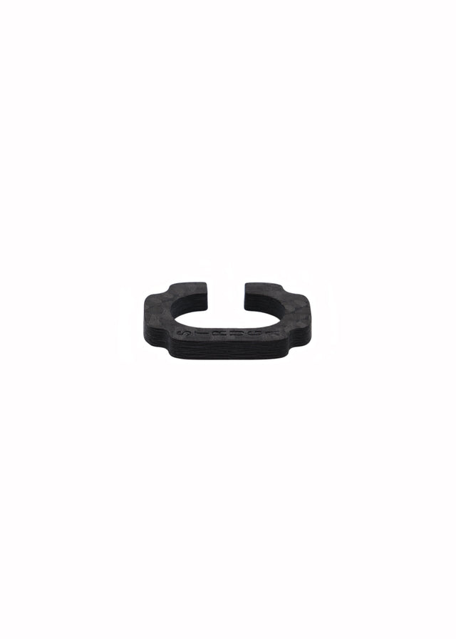 Unique men’s wedding band in dark oxidized 925 silver with brutalist texture — STRUGA 2026 guide