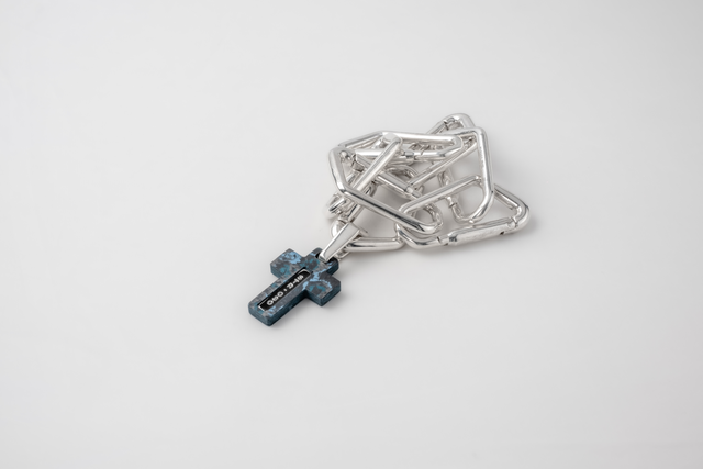 STRUGA STRUGA Silver Carabiner Bracelet with Carbon Fiber Cross - silver & carbon fiber bracelet Bali - view 3