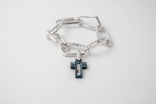 STRUGA STRUGA Silver Carabiner Bracelet with Carbon Fiber Cross - silver & carbon fiber bracelet Bali - view 5