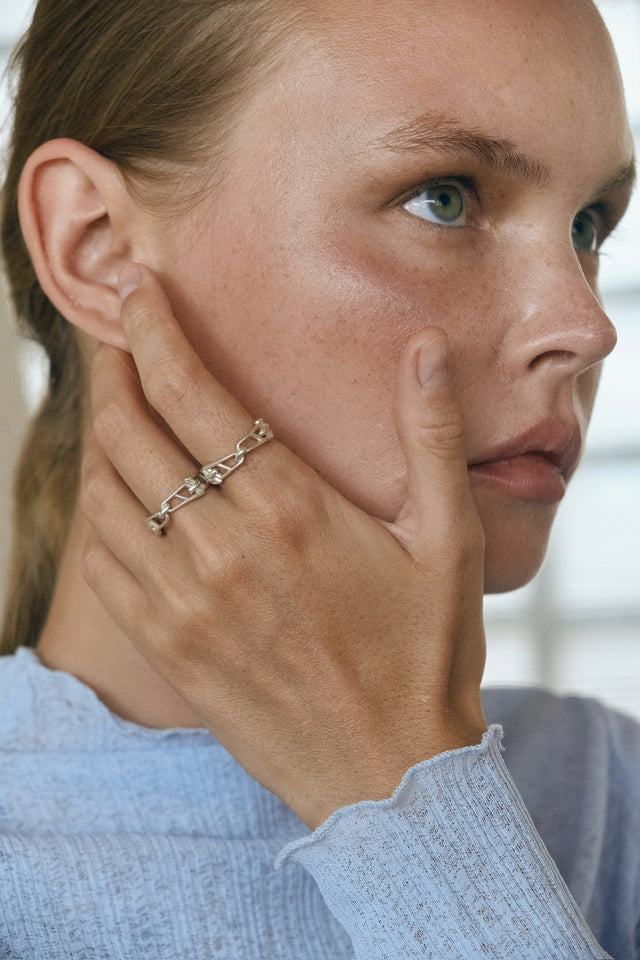 STRUGA Signature Link Silver Ring V.1 - minimalist sterling silver ring handcrafted Bali - view 2